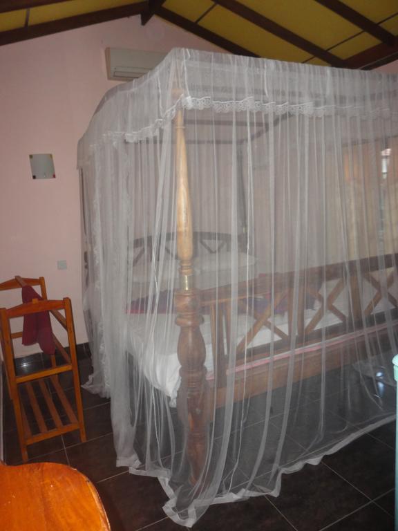 Sandu Guest Bed and Breakfast Mirissa Kamer foto